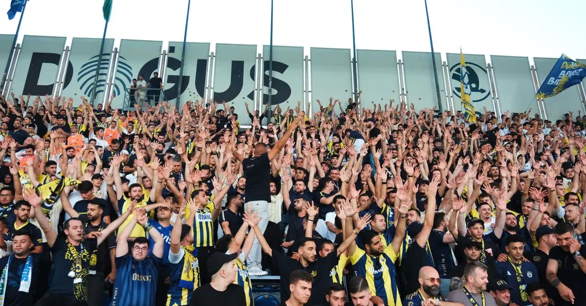 Comment Optimiser l'Engagement des Fans dans Votre Football Fan Zone
